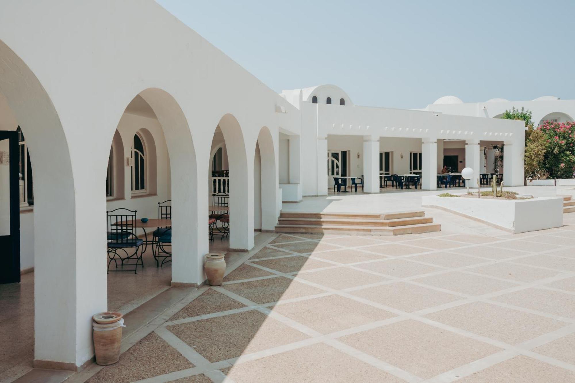 Hotel Bougainvillier Djerba Taguermess Exterior photo