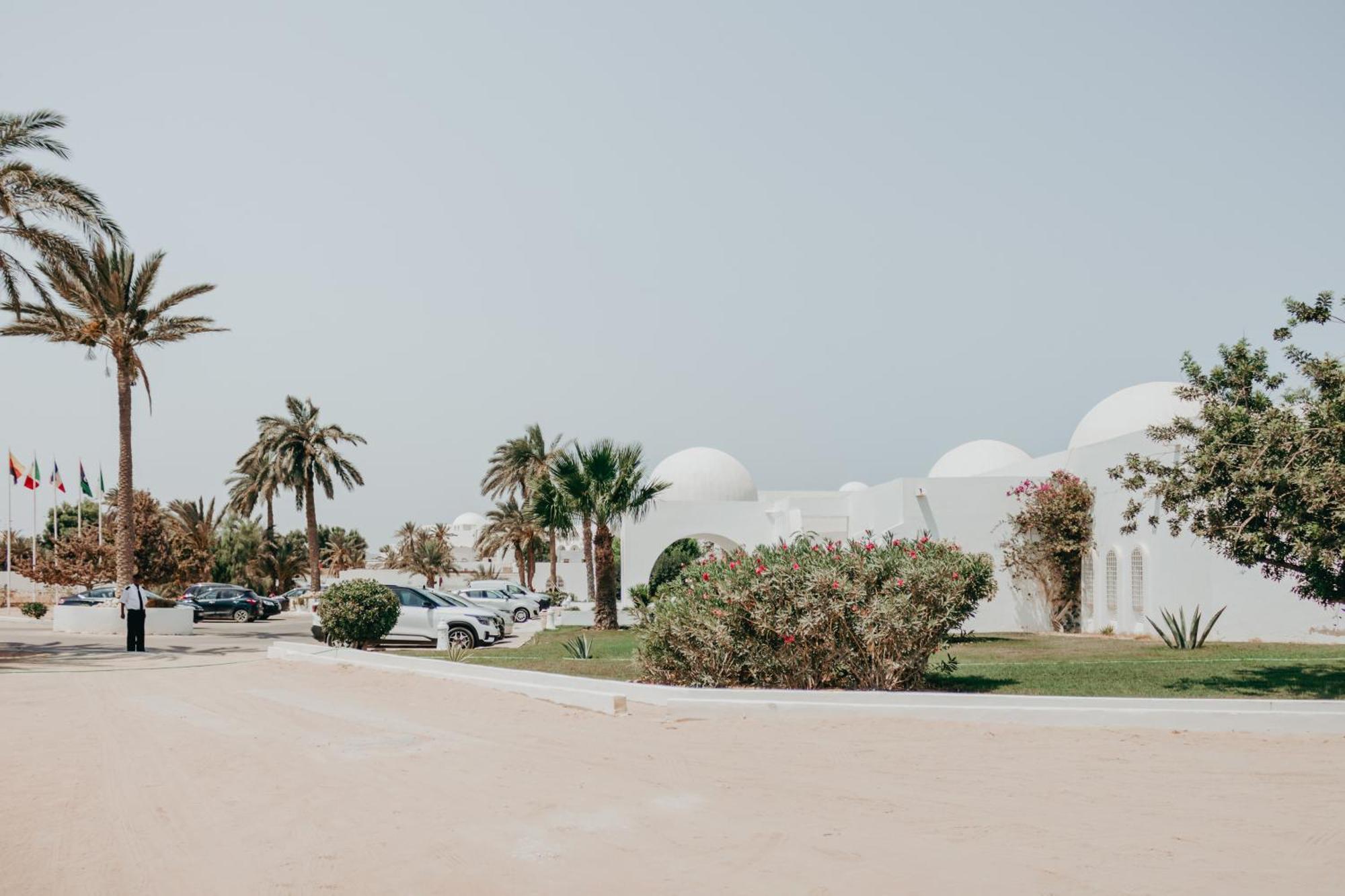 Hotel Bougainvillier Djerba Taguermess Exterior photo